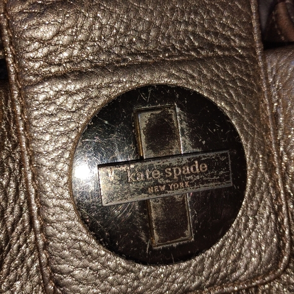 stylish Kate Spade New York Bexley Jessie tote bag features a solid pattern - Picture 3 of 11